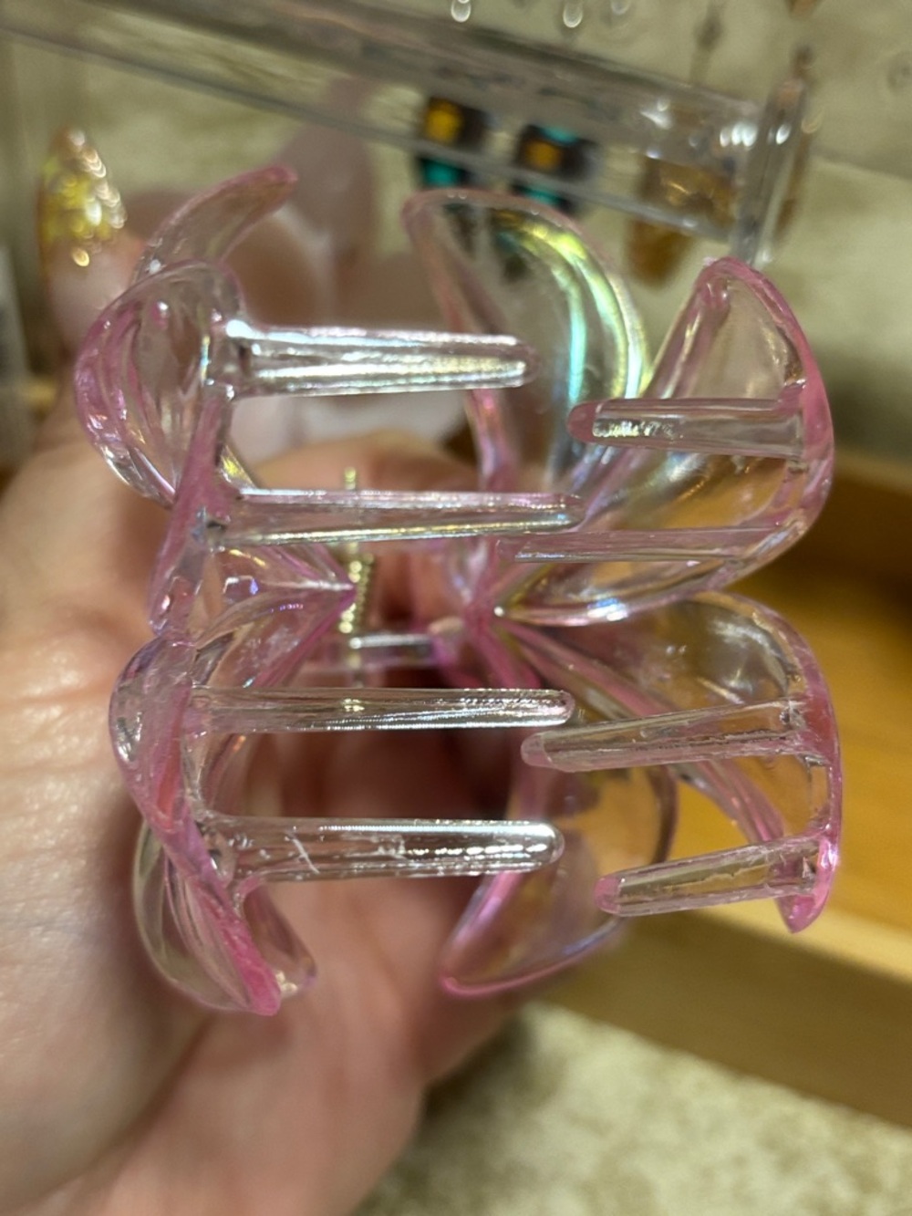 Iridescent Pink Acrylic Flower Hair Clip 🆕 - Picture 4 of 4
